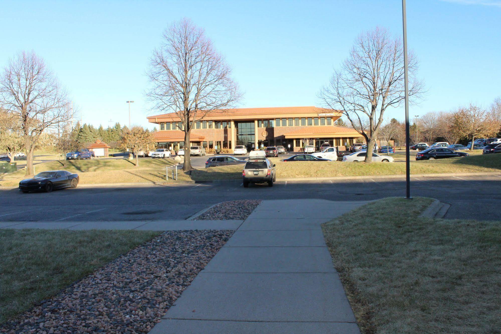 Coratel Inn And Suites Maple Grove Exterior photo