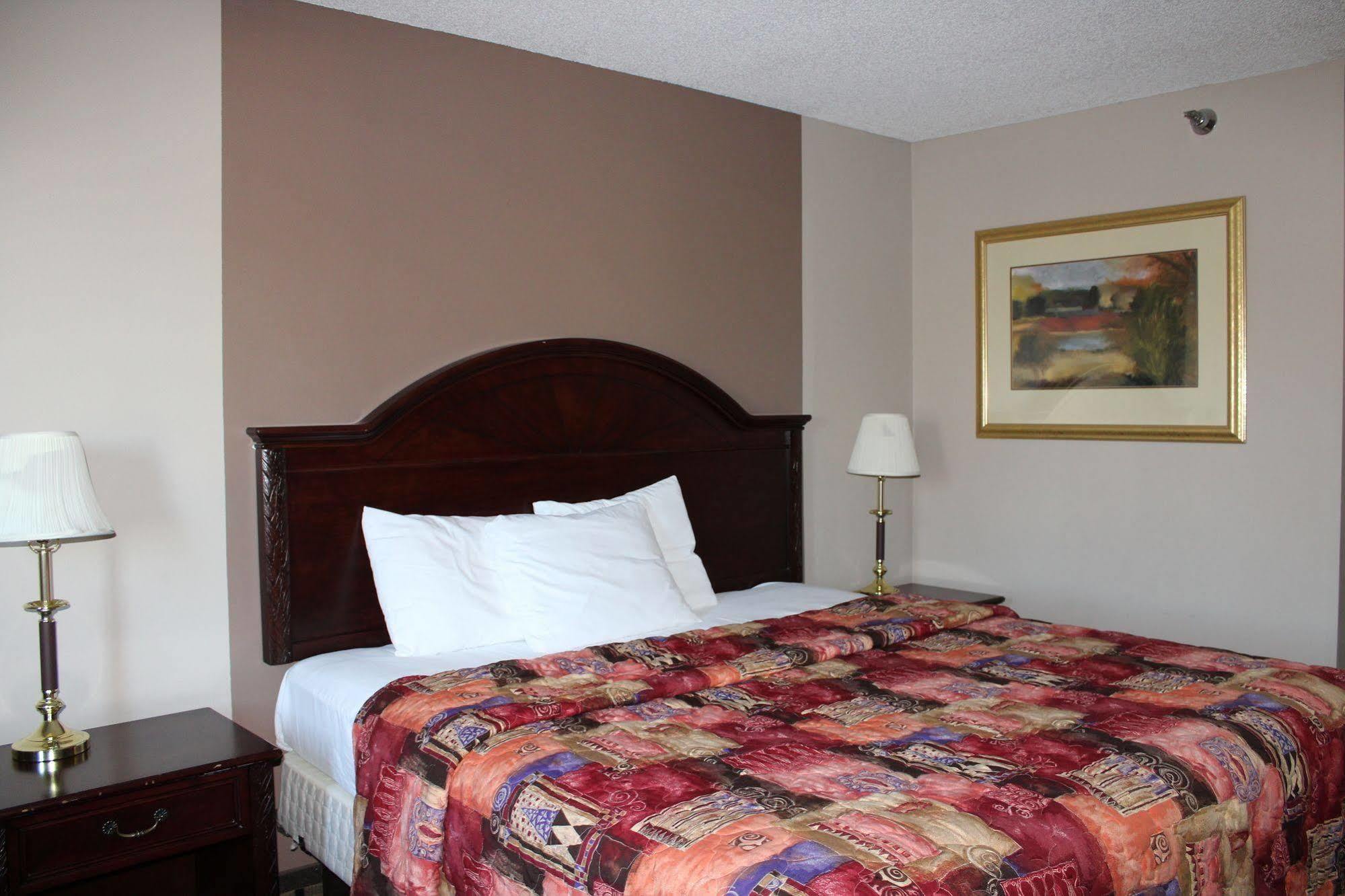 Coratel Inn And Suites Maple Grove Exterior photo