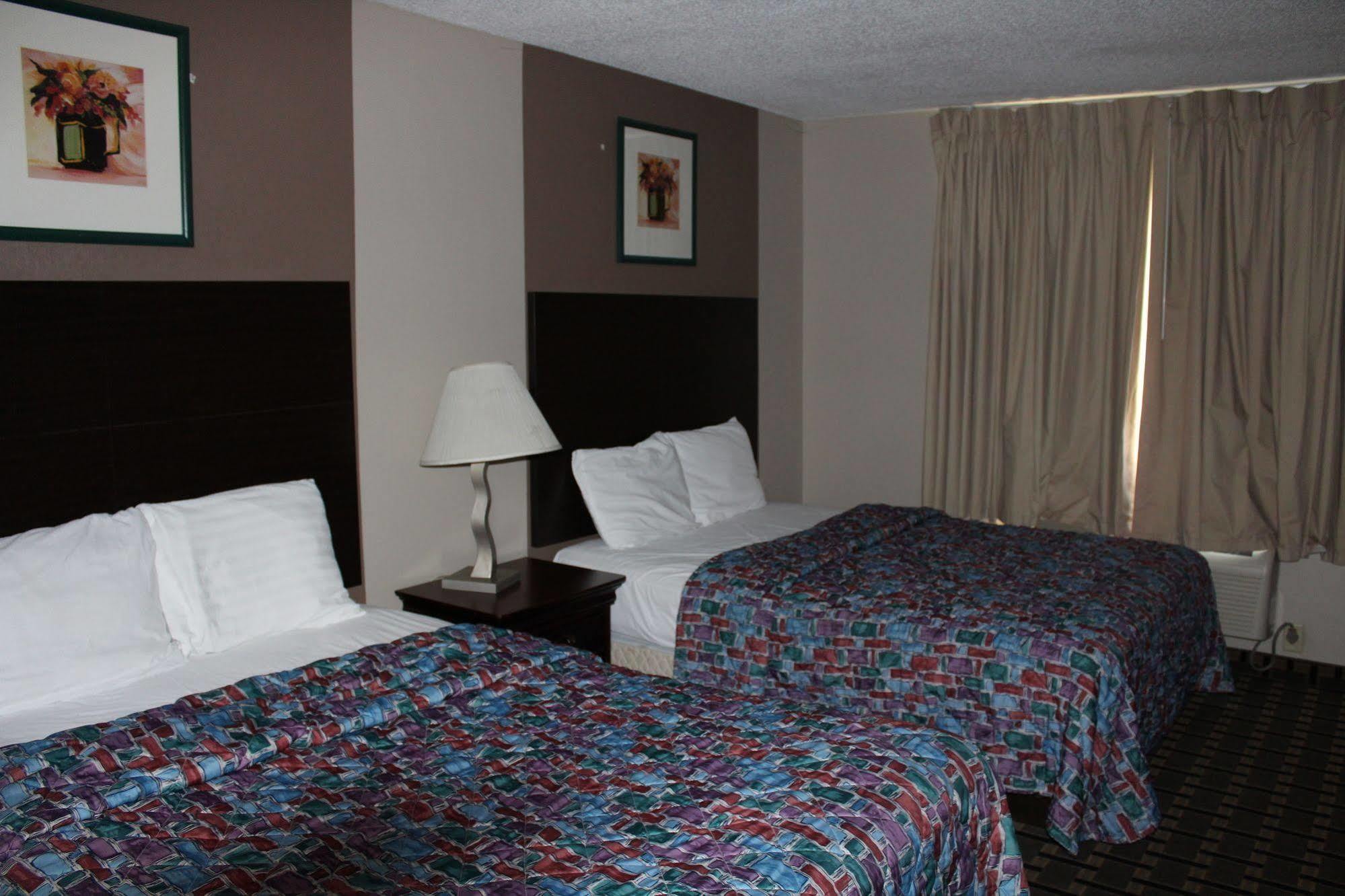 Coratel Inn And Suites Maple Grove Exterior photo