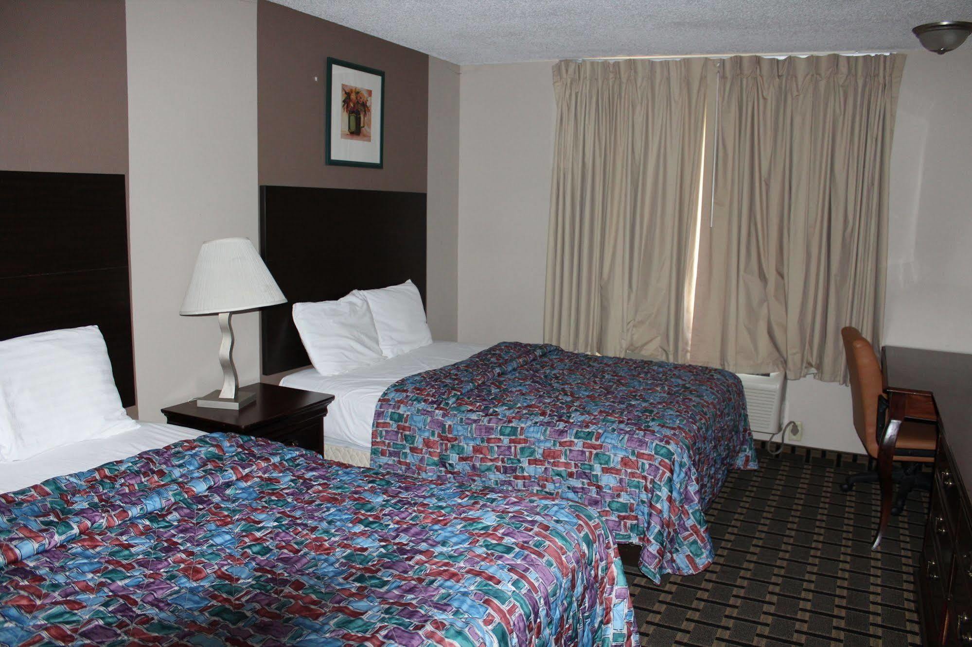 Coratel Inn And Suites Maple Grove Exterior photo