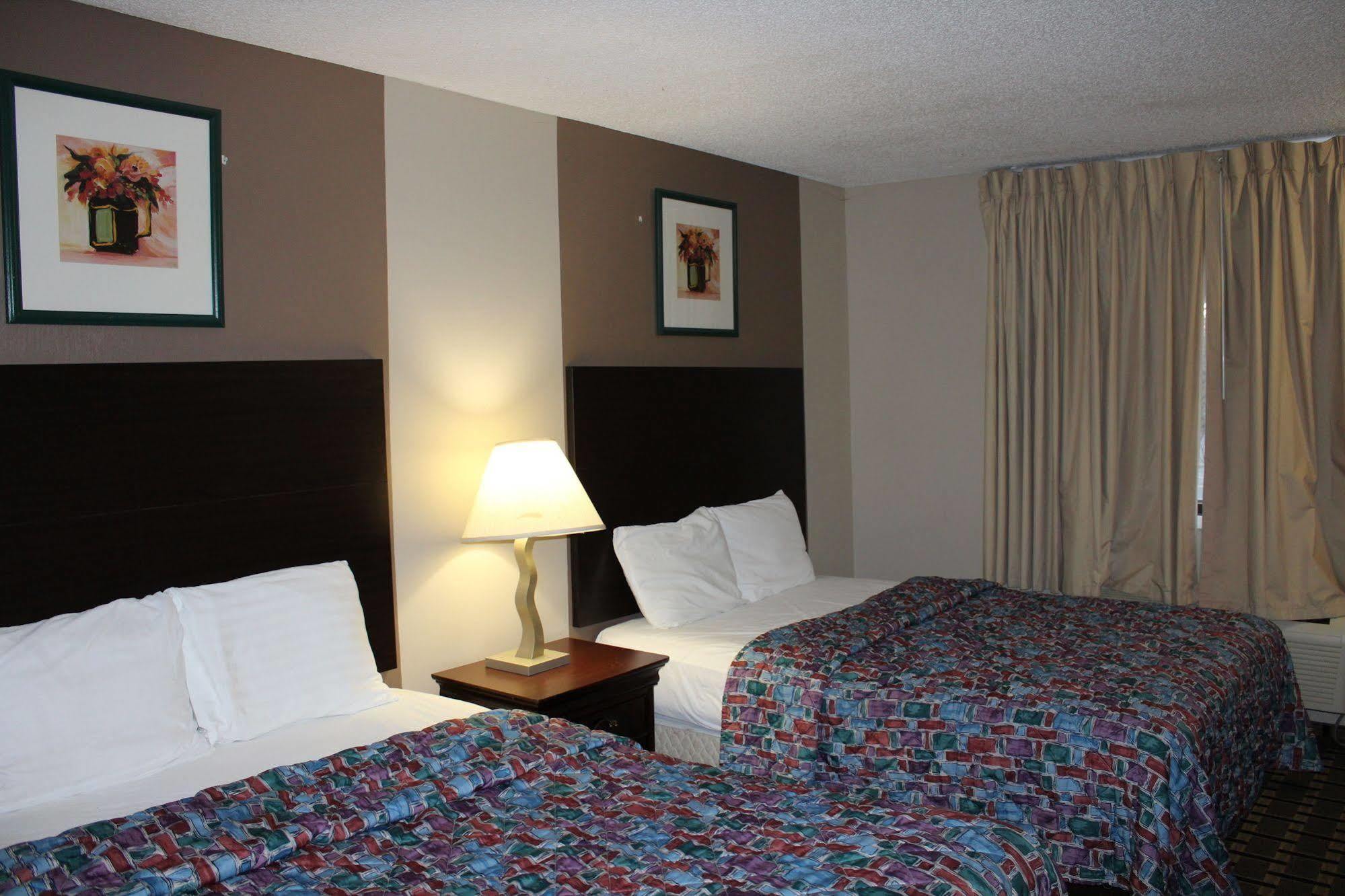 Coratel Inn And Suites Maple Grove Exterior photo