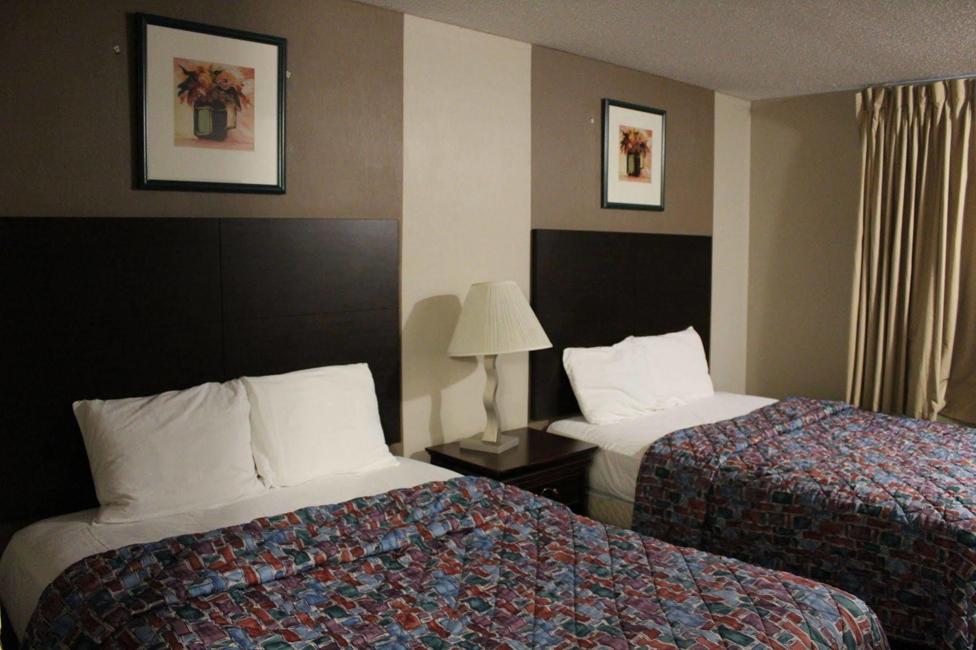 Coratel Inn And Suites Maple Grove Exterior photo